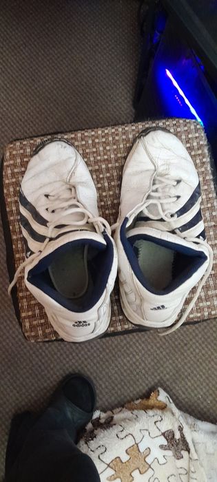 Кросівки adidas фірмові.