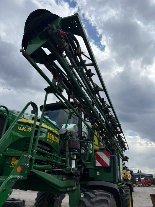 Обприскувач самохідний John Deere M4040