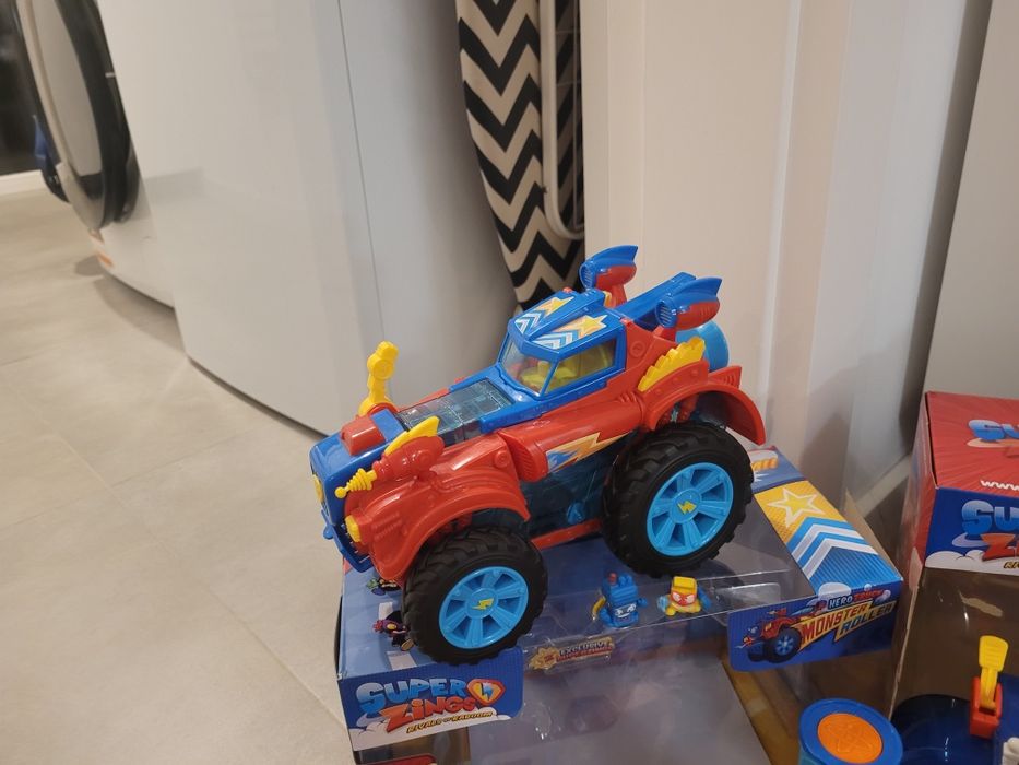 Ogromny zestaw super zings, labolatorium,policja,auto,wieża,zingsy