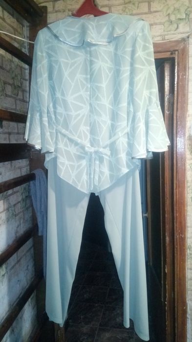 Продам женский костюм