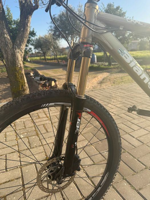 Bicicleta de BTT Bianchi CAAL 8000 com suspensão total