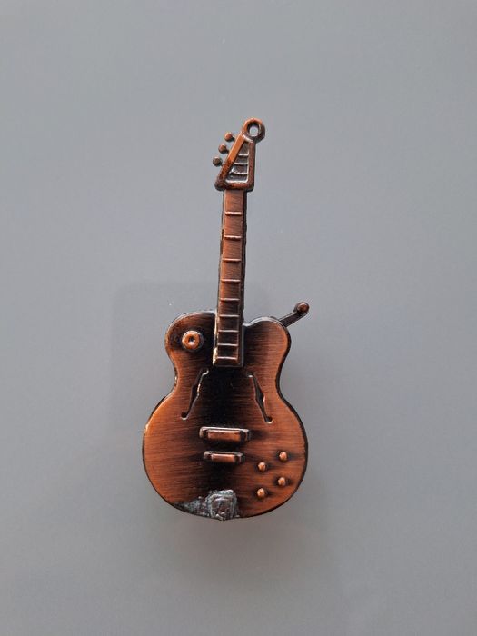 3 isqueiros e 1 capa