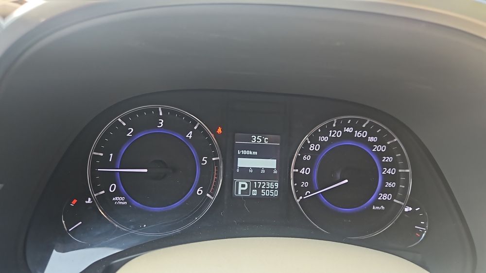 Infiniti FX30d  Salon Polska