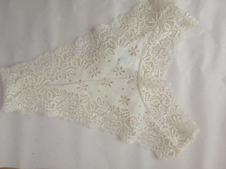 Calcinhas em renda da marca Reverie