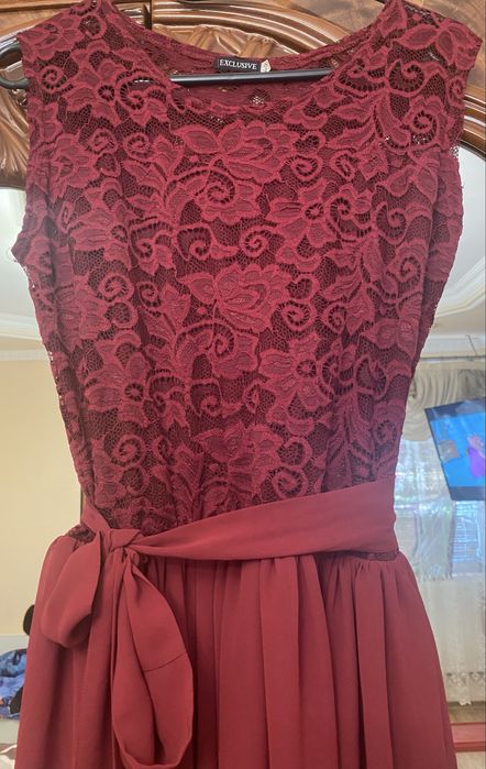 Жіноче плаття та блузки