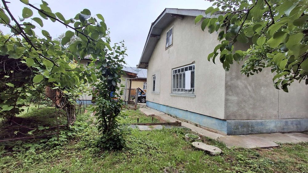 Продається будинок в с.Угринів, 78 м2, ділянка 11,5 соток. Світло газ асфальт будинки