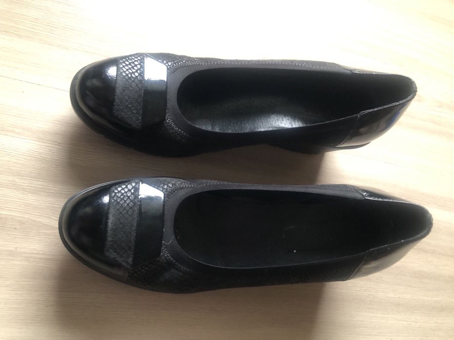 Buty czarne na koturnie Lasocki