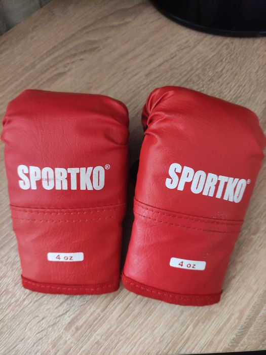 Продаем боксерские перчатки 4 унций. Торг.