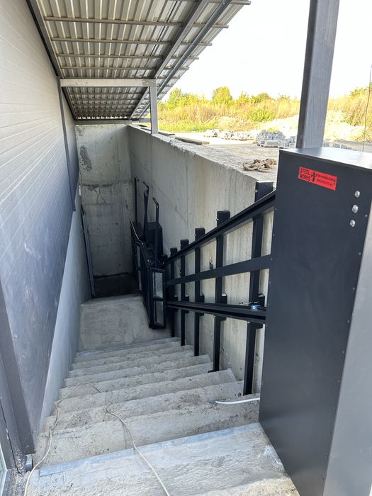 Похилий підйомник для маломобільних груп населення