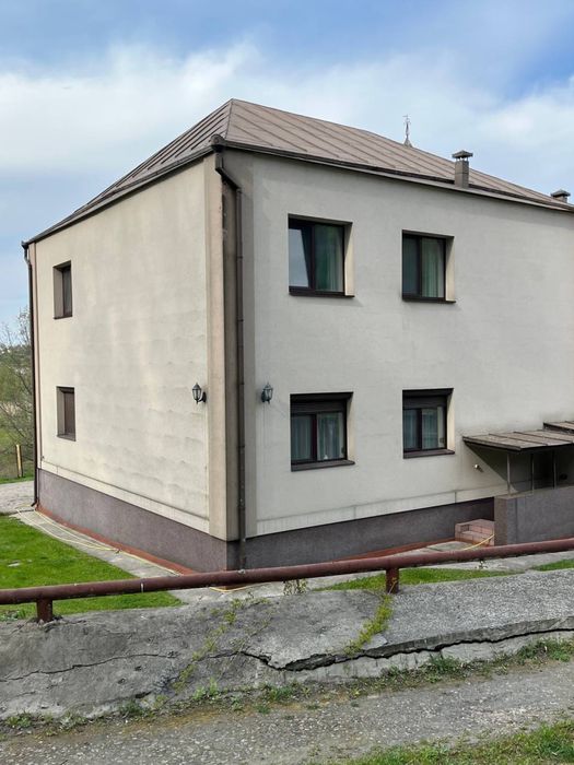 Продаж маєтку біля Києва