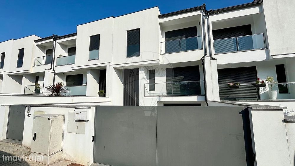 Moradia T4 para arrendamento
