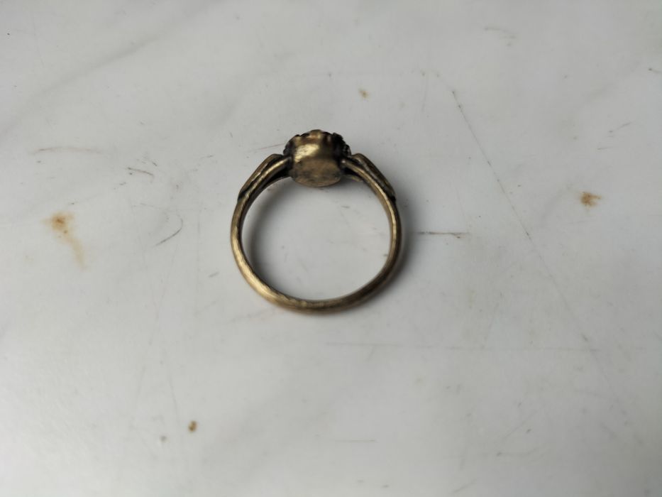 Stary mały pierścionek