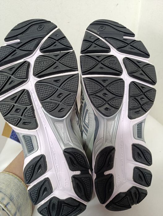 Asics Gel NYC buty sportowe nowe z metką 42