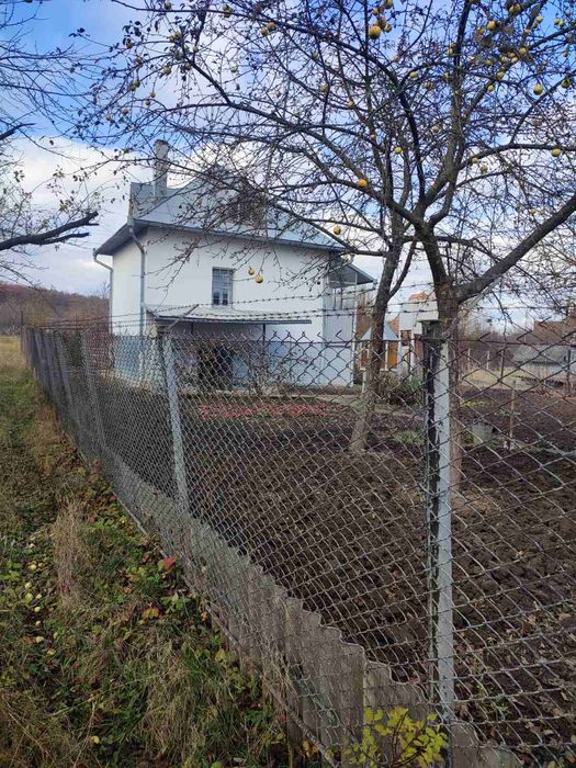 Продається добротна дача на околиці міста (ліс, джерело, чисте повітря