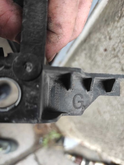 sprzedam do renault scenic IV ślizg lampy przód lewy mocowanie belka