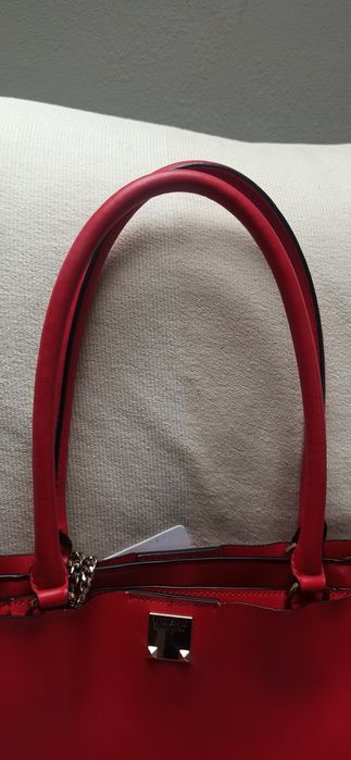 Guess czerwona torebka.