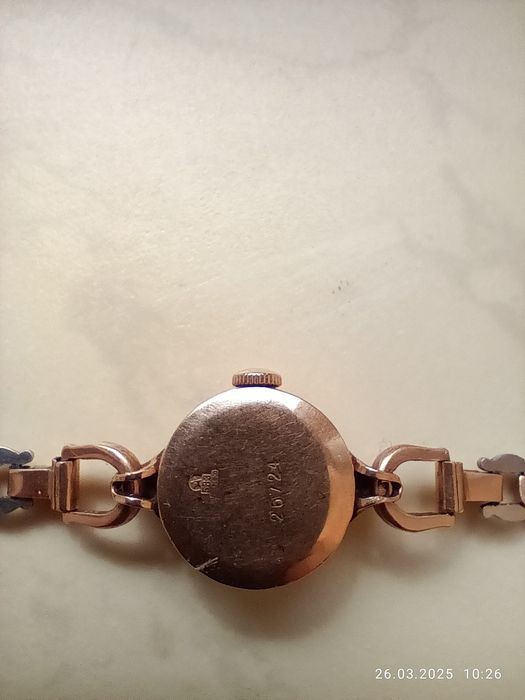 Продам золотые антикварные часы с золотым браслетом 50 х годов.