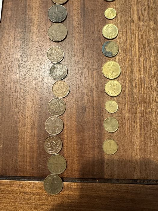 Saco com 60 moedas de escudos