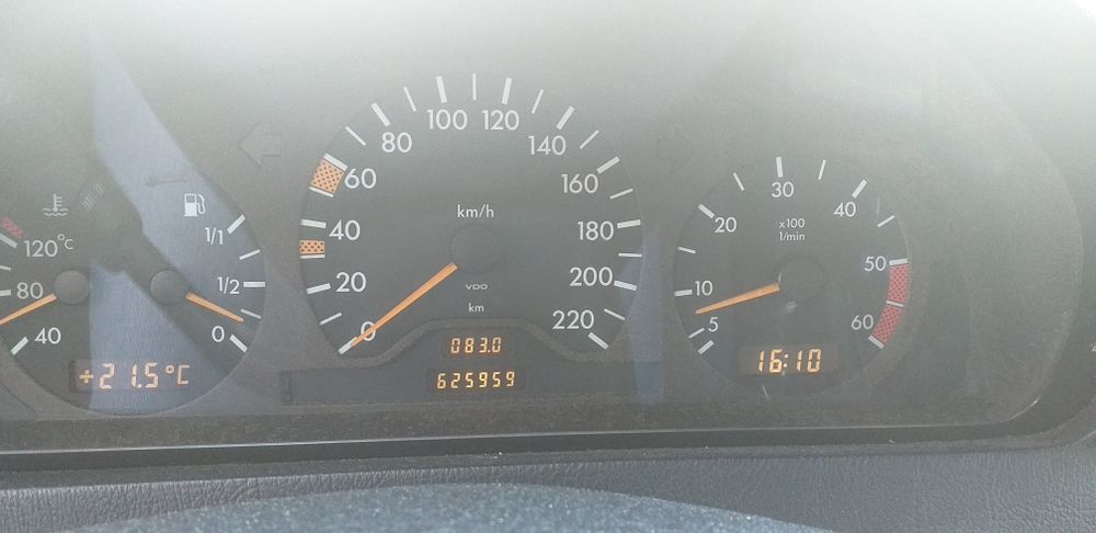 Mercedes-Bens C 250 turbo(Ja um classico C/30 anos)Em otimo estado.