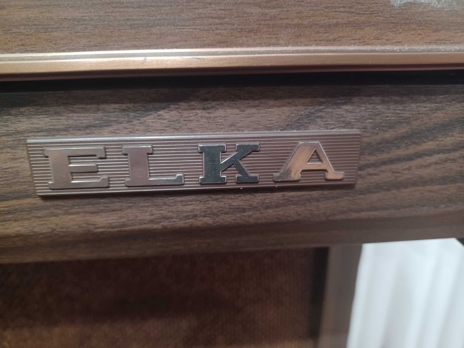 Orgão marca Elka