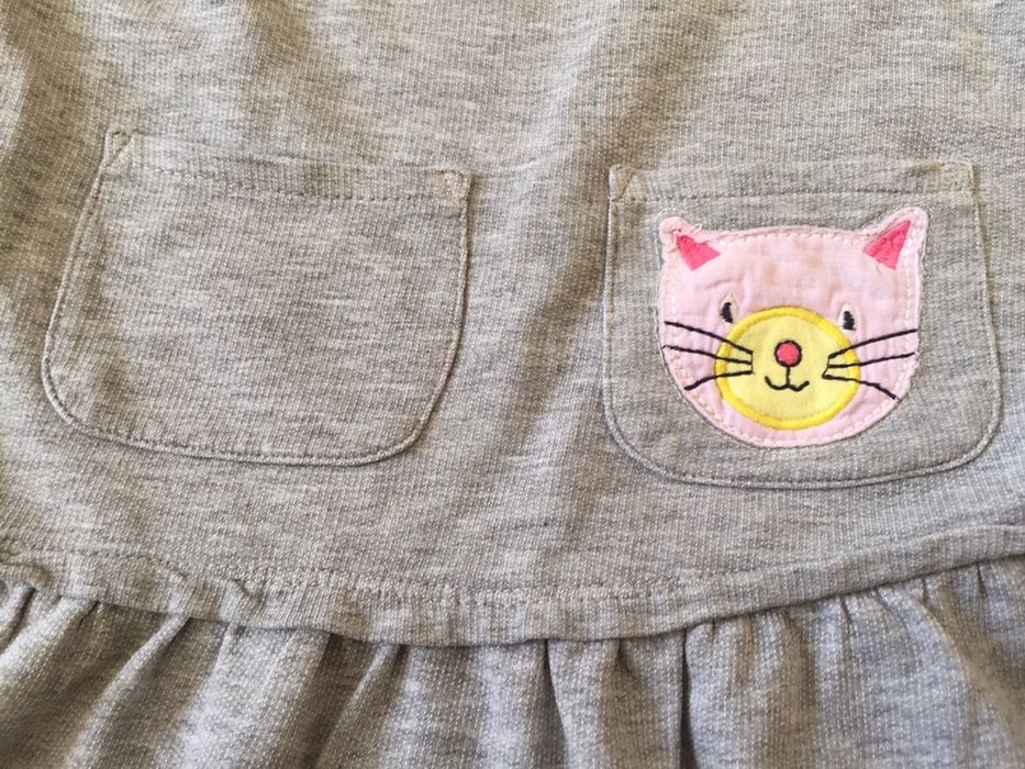 Dresowa sukienka tunika z kotkiem 104/110