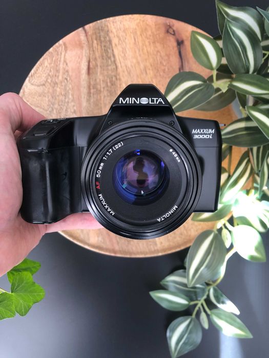 Камера Minolta Maxxum 3000i з обєктивом Minolta Maxxum AF 50mm f/1.7
