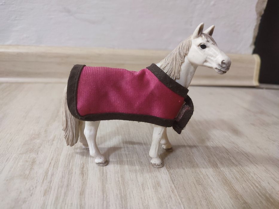 Klacz z źrebakiem firmy Schleich z roku 2012