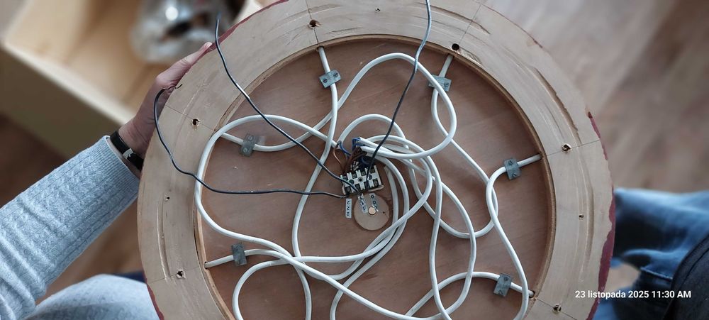 Lampa sufitowa  z drewna bukowego – 8 żarówek, średnica 49 cm
