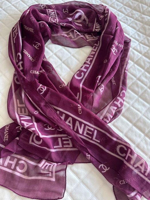 Szal damski ze wzorem Chanel