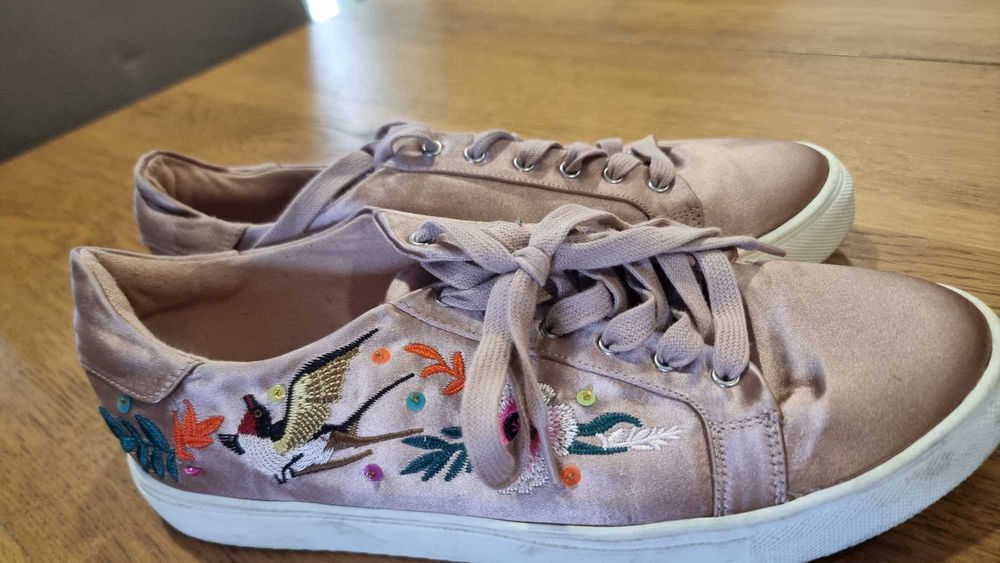 Tenis edicao especial