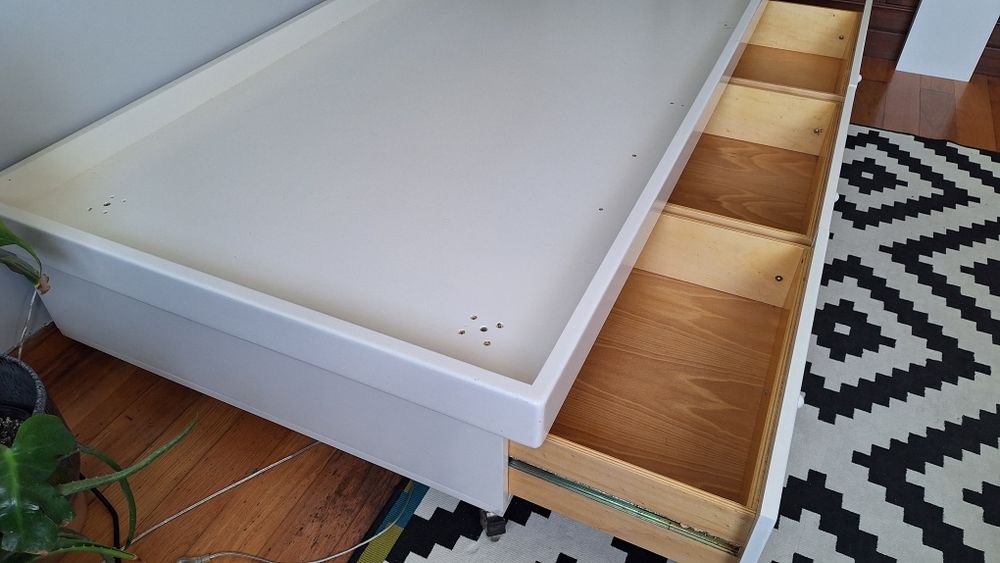 Cama Solteiro em Madeira