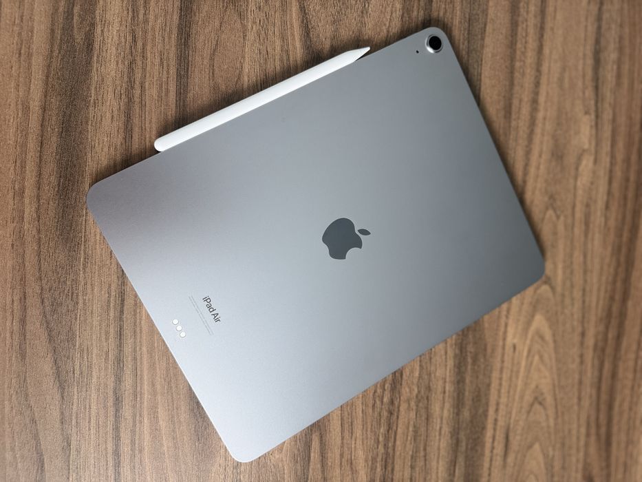 iPad Air 13” M2 256GB + Apple Pencil Pro + Capa