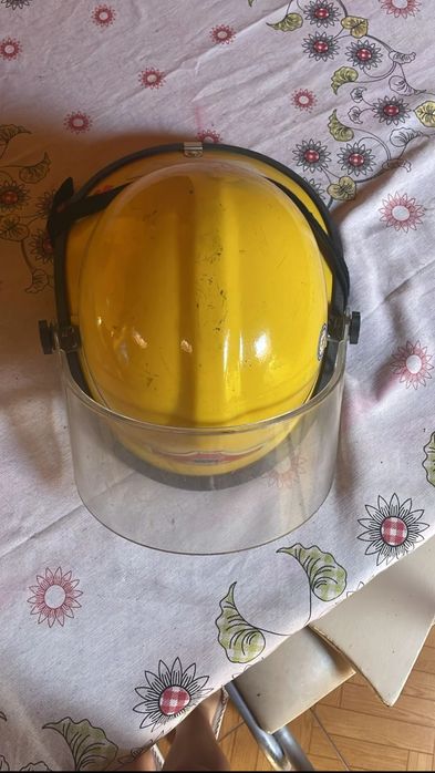Capacete Bullard Firedome estilo Americano