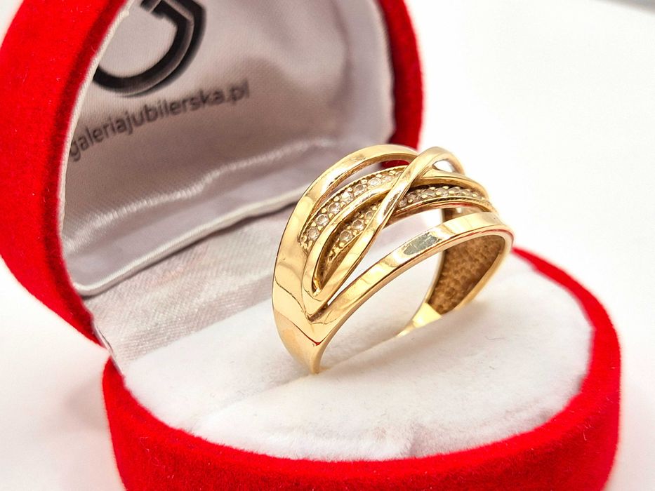 Duży pierścionek wykonany ze złota 333 (8K).