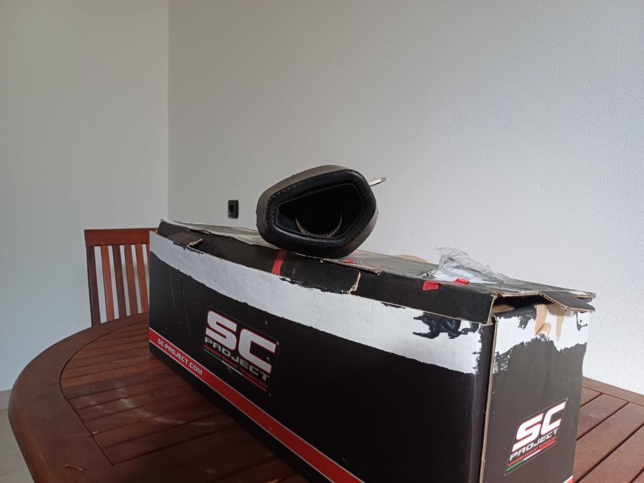 Escape Esportivo (SC PROJECT) Honda CB750R Hornet