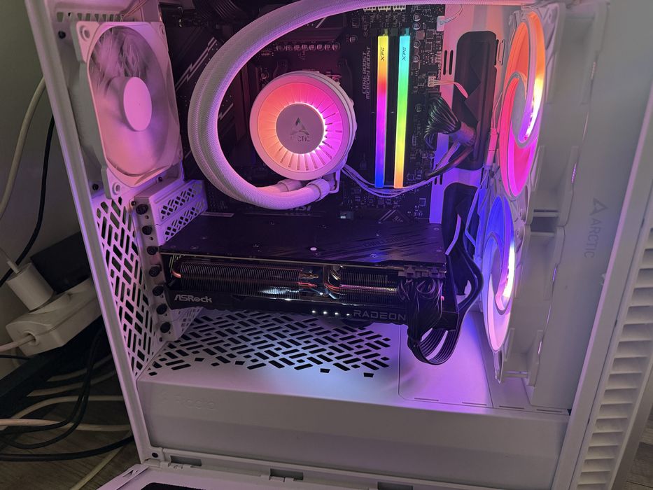 Gaming PC Ryzen 7 7700 / RX 7700 XT / 32GB DDR5 / 1000W plat GWARANCJA