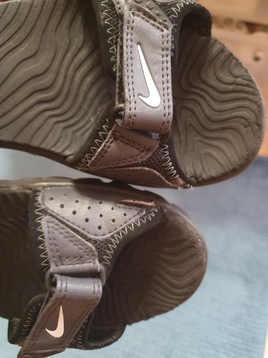 Sandały NIKE rozm. 32 długość wkl  22 cm