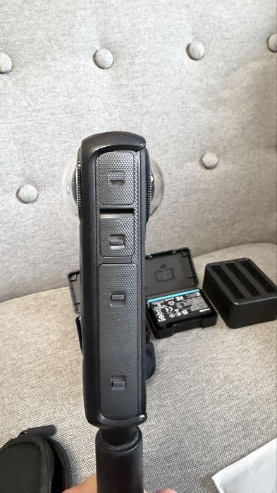 Kamera Insta 360 x 4 plus dodatki