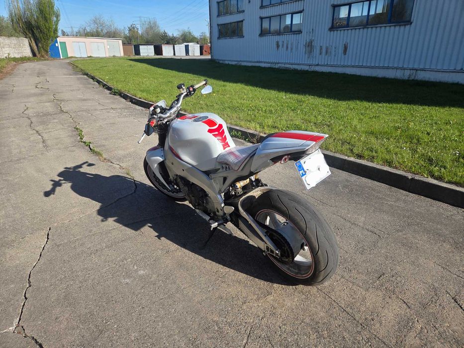 Yamaha Yzf750r naked