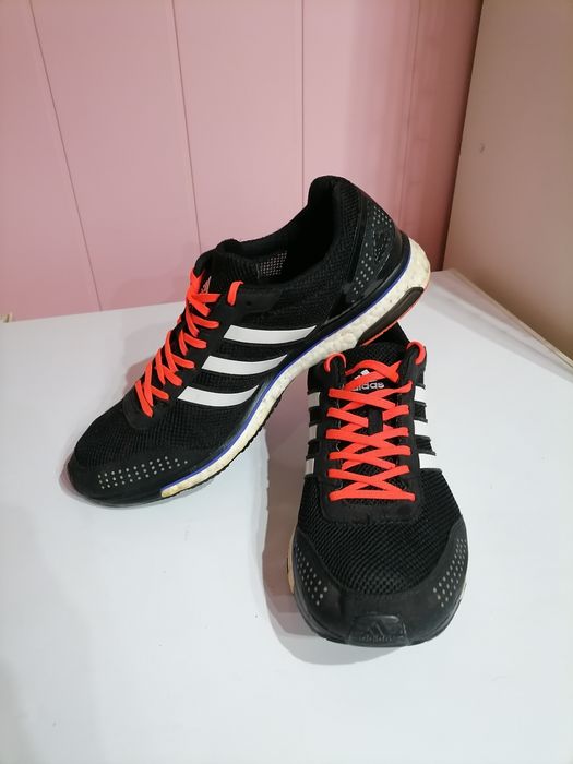 фирменные кроссовки Adidas