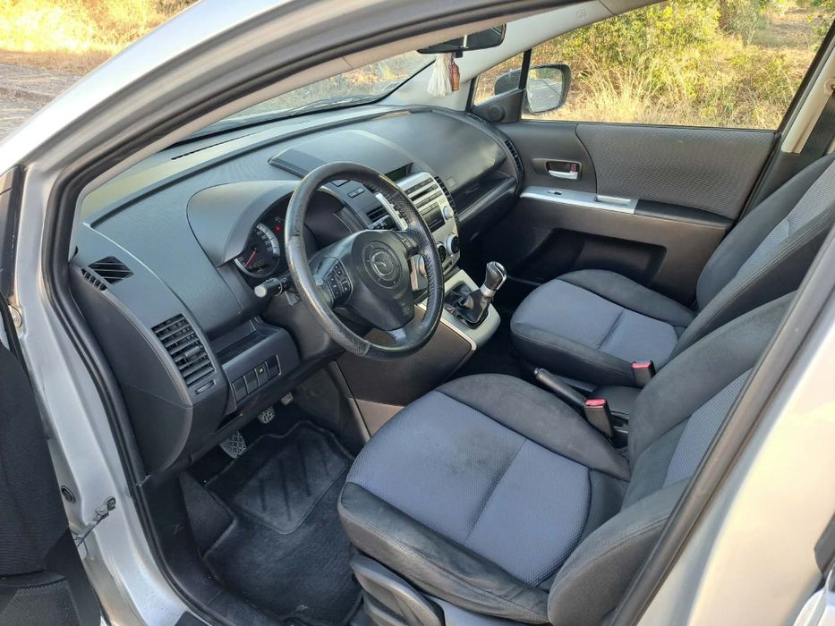 Mazda 5 2.0CD 7 lugares bem estimada
