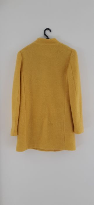 Sobretudo / casaco amarelo Stradivarius