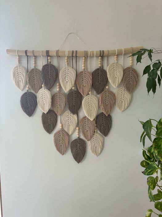 Piorka liscie listki piora na kiju galezi makrama scienna boho korale