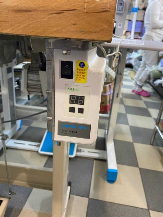 Juki DDL-8100Е Промислова прямострочна швейна машина з сервомотором