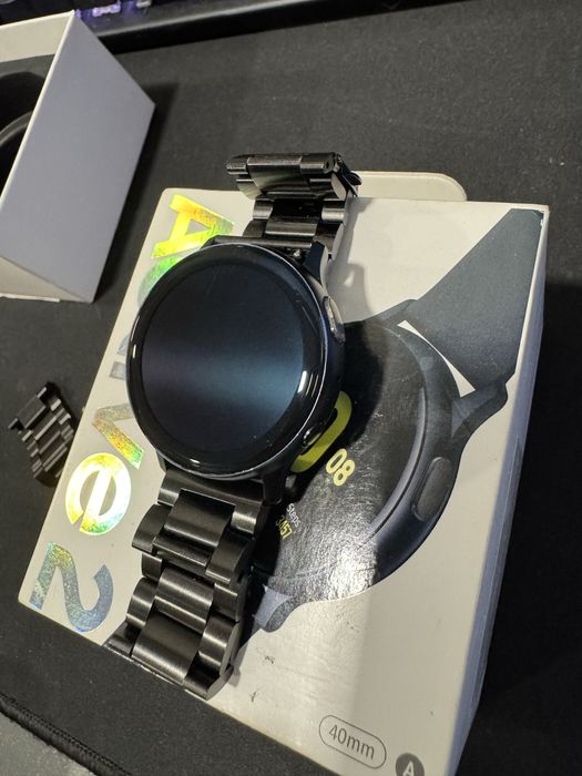 Samsung Galaxy Watch Active 2 40 мм, гарний стан, металевий ремінець.