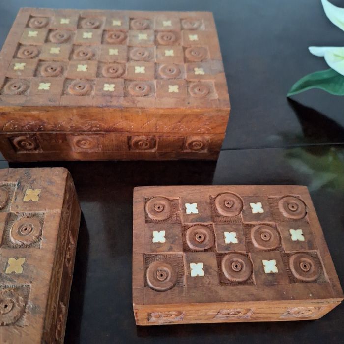 Trzy drewniane duńskie szkatułki