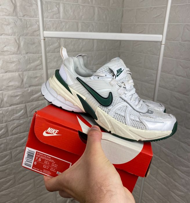 Взуття кросівки найк acg tn Nike V2K Run Wmns FD0736-101 обувь 38 39 олимпийка адидас винтаж мастерка адик зипка adidas