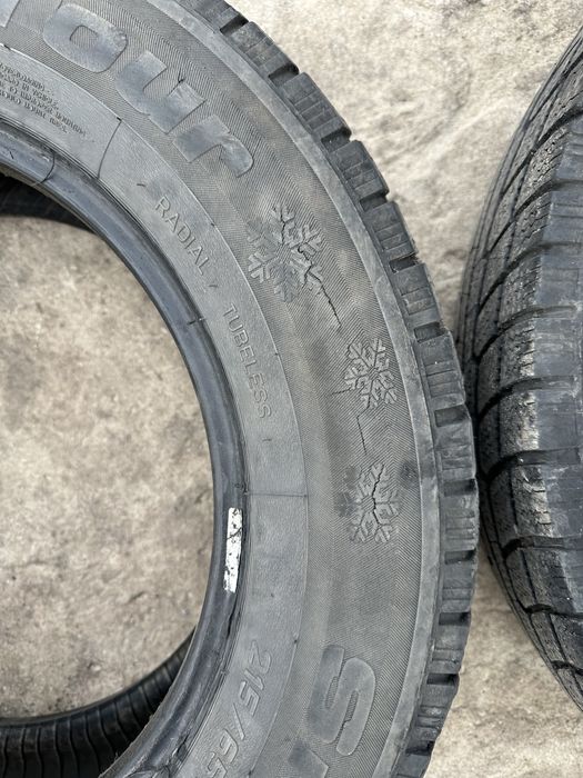 Зимова резина 215/65 R16