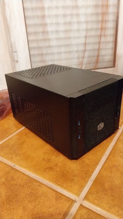 Caixa Mini-ITX Cooler Master Elite 130 em bom estado