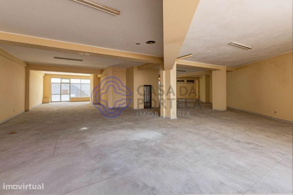 Espaço comercial para arrendar no Marquês - Bonfim - Porto